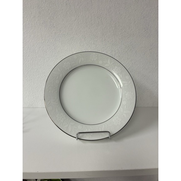 Noritake Other - NORITAKE 8" Hand Painted China Floral Pattern Gold Trim Dinner Plates